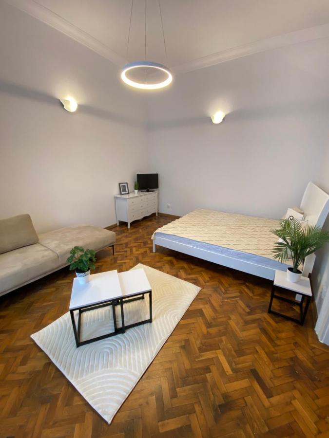 Apartment In City Center Košice Eksteriør billede